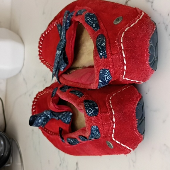 UGG RED SLIPPERS FOR WOMEN - Picture 3 of 11